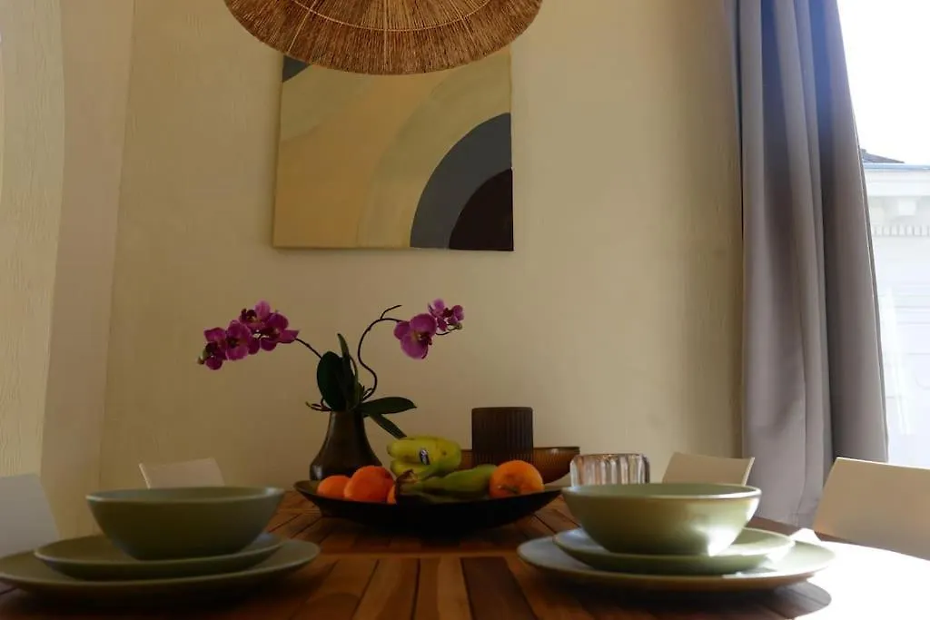 Downtown 2 Bdr Apartment ***** 3 Antwerpen 0*,  België