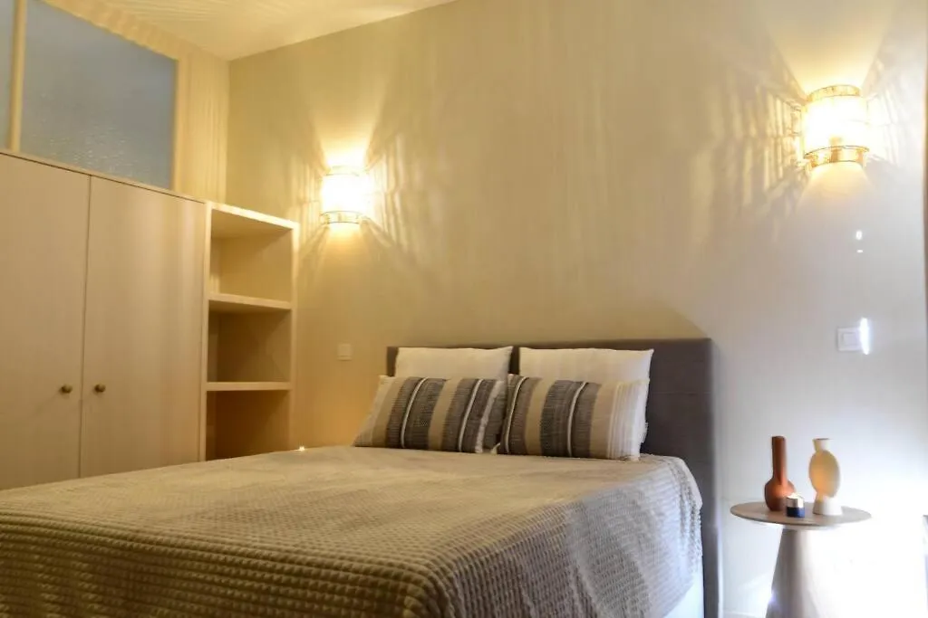 Downtown 2 Bdr Apartment ***** 3 Antwerp Belgium